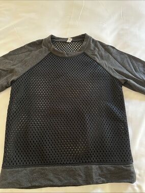 ALO Yoga Women's Charcoal Gray Mesh Panel Sweatshirt